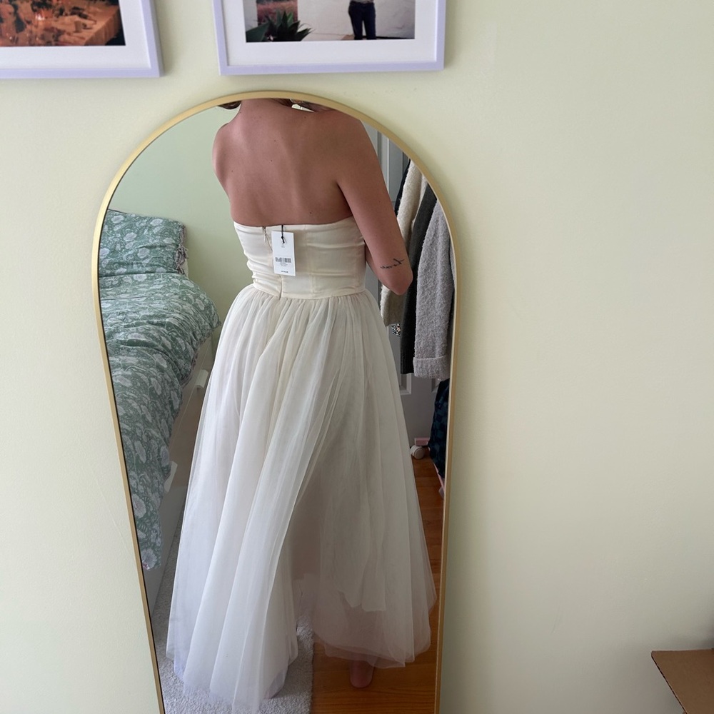 Elegant Strapless White Gown - Picture 2 of 6